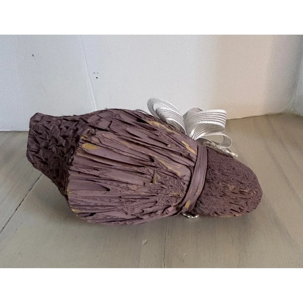 Vintage Shabby Chic Mauve Palm Frond Wood Swan Figurine Pearl Accent Cottagecore